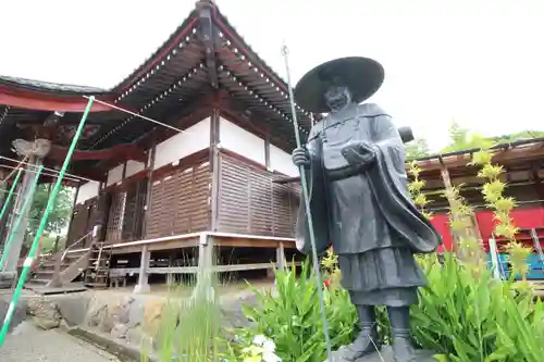 箕輪山満行院霊巖寺の像