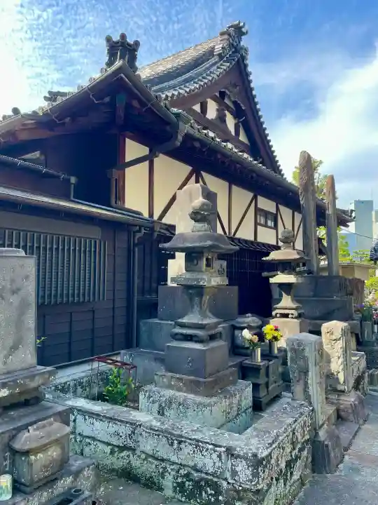 良長院の{uncategorized: "未分類", other: "その他", undefined: "問題あり", building: "その他建物", grave: "お墓", sacred_gate: "鳥居", guardian: "狛犬", statue: "像", buddha: "仏像", history: "歴史", nature: "自然", garden: "庭園", animal: "動物", pagoda: "塔", temizu: "手水舎", mountain_gate: "山門・神門", sanctuary: "本殿・本堂", subordinate: "末社・摂社", art: "芸術", scenery: "景色", jizo: "地蔵", ema: "絵馬", goshuin: "御朱印", omikuji: "おみくじ", items: "授与品その他", amulet: "お守り", goshuincho: "御朱印帳", eats: "食事", festival: "お祭り", votive_dance: "神楽", shichigosan: "七五三参", wedding: "結婚式", experience: "体験その他", initially: "初詣", around: "周辺", anti_infection: "感染症対策"}