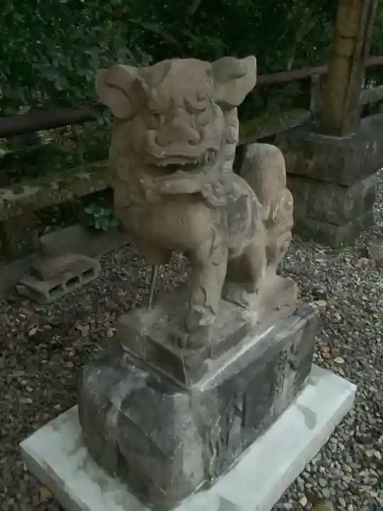 溝旗神社(肇國神社)の狛犬