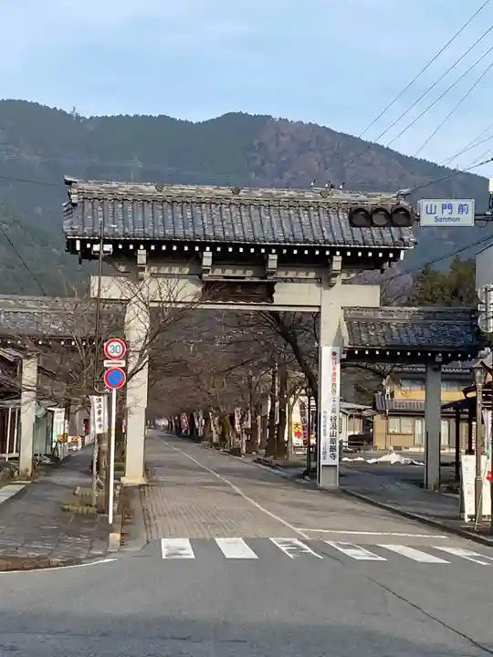 華厳寺の山門・神門