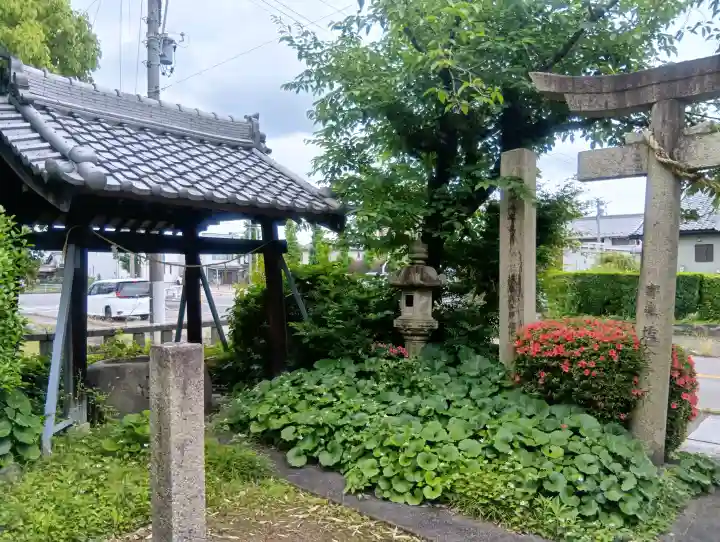 片田神社の{uncategorized: "未分類", other: "その他", undefined: "問題あり", building: "その他建物", grave: "お墓", sacred_gate: "鳥居", guardian: "狛犬", statue: "像", buddha: "仏像", history: "歴史", nature: "自然", garden: "庭園", animal: "動物", pagoda: "塔", temizu: "手水舎", mountain_gate: "山門・神門", sanctuary: "本殿・本堂", subordinate: "末社・摂社", art: "芸術", scenery: "景色", jizo: "地蔵", ema: "絵馬", goshuin: "御朱印", omikuji: "おみくじ", items: "授与品その他", amulet: "お守り", goshuincho: "御朱印帳", eats: "食事", festival: "お祭り", votive_dance: "神楽", shichigosan: "七五三参", wedding: "結婚式", experience: "体験その他", initially: "初詣", around: "周辺", anti_infection: "感染症対策"}