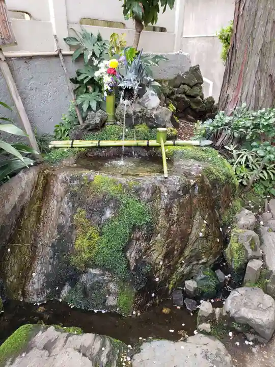 東光寺別院桜ヶ池不動院の手水舎