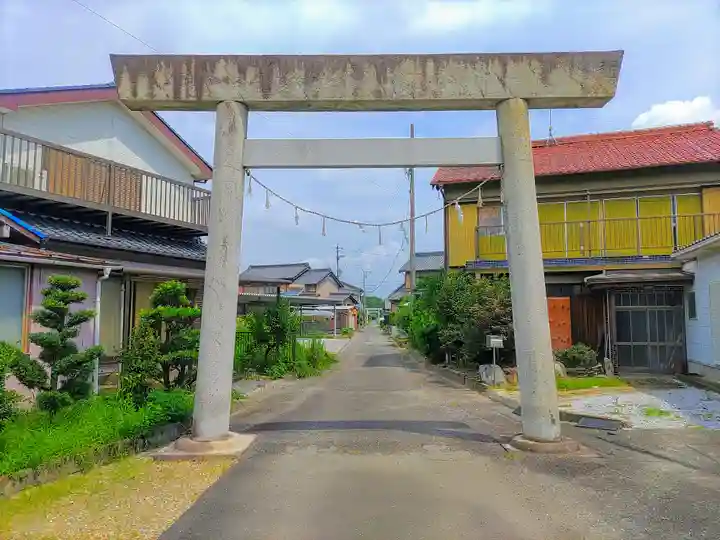 賣夫神社(嫁振)の鳥居