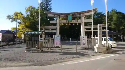 三輪神社の鳥居