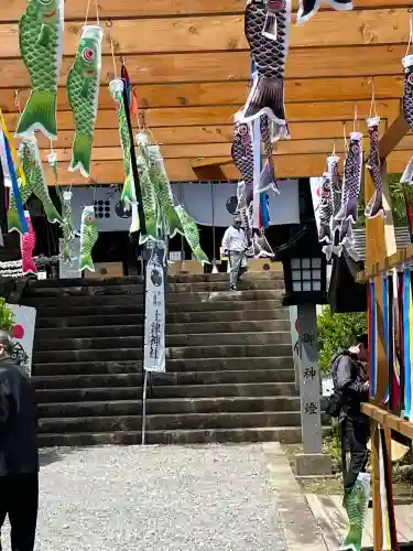 土津神社｜こどもと出世の神さまの{uncategorized: "未分類", other: "その他", undefined: "問題あり", building: "その他建物", grave: "お墓", sacred_gate: "鳥居", guardian: "狛犬", statue: "像", buddha: "仏像", history: "歴史", nature: "自然", garden: "庭園", animal: "動物", pagoda: "塔", temizu: "手水舎", mountain_gate: "山門・神門", sanctuary: "本殿・本堂", subordinate: "末社・摂社", art: "芸術", scenery: "景色", jizo: "地蔵", ema: "絵馬", goshuin: "御朱印", omikuji: "おみくじ", items: "授与品その他", amulet: "お守り", goshuincho: "御朱印帳", eats: "食事", festival: "お祭り", votive_dance: "神楽", shichigosan: "七五三参", wedding: "結婚式", experience: "体験その他", initially: "初詣", around: "周辺", anti_infection: "感染症対策"}