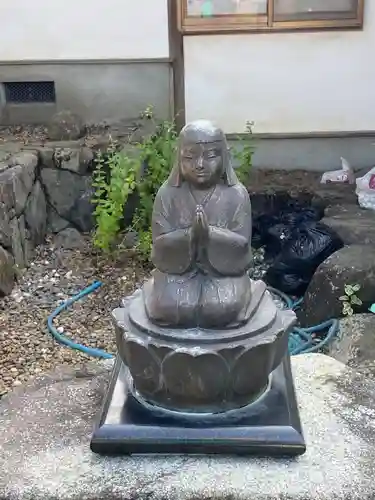 慈眼寺の像