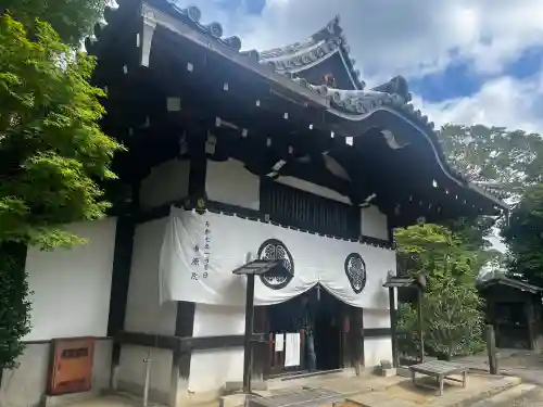 養源院の{uncategorized: "未分類", other: "その他", undefined: "問題あり", building: "その他建物", grave: "お墓", sacred_gate: "鳥居", guardian: "狛犬", statue: "像", buddha: "仏像", history: "歴史", nature: "自然", garden: "庭園", animal: "動物", pagoda: "塔", temizu: "手水舎", mountain_gate: "山門・神門", sanctuary: "本殿・本堂", subordinate: "末社・摂社", art: "芸術", scenery: "景色", jizo: "地蔵", ema: "絵馬", goshuin: "御朱印", omikuji: "おみくじ", items: "授与品その他", amulet: "お守り", goshuincho: "御朱印帳", eats: "食事", festival: "お祭り", votive_dance: "神楽", shichigosan: "七五三参", wedding: "結婚式", experience: "体験その他", initially: "初詣", around: "周辺", anti_infection: "感染症対策"}