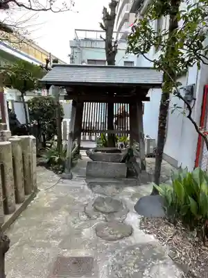 西出鎮守稲荷神社の手水舎