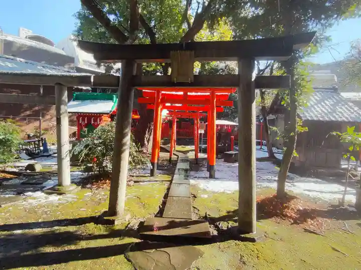 三囲神社の鳥居