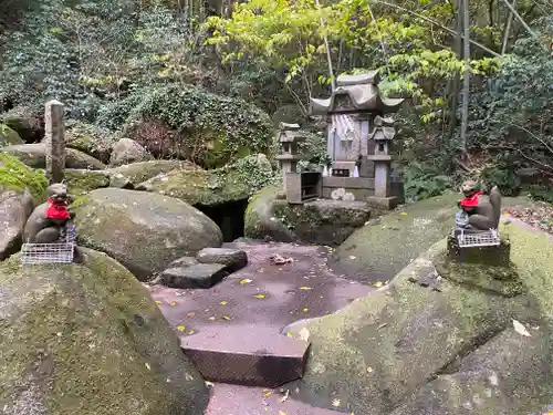 石穴稲荷神社の狛犬