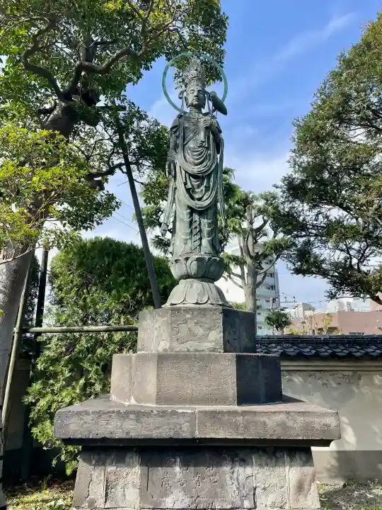 良長院の{uncategorized: "未分類", other: "その他", undefined: "問題あり", building: "その他建物", grave: "お墓", sacred_gate: "鳥居", guardian: "狛犬", statue: "像", buddha: "仏像", history: "歴史", nature: "自然", garden: "庭園", animal: "動物", pagoda: "塔", temizu: "手水舎", mountain_gate: "山門・神門", sanctuary: "本殿・本堂", subordinate: "末社・摂社", art: "芸術", scenery: "景色", jizo: "地蔵", ema: "絵馬", goshuin: "御朱印", omikuji: "おみくじ", items: "授与品その他", amulet: "お守り", goshuincho: "御朱印帳", eats: "食事", festival: "お祭り", votive_dance: "神楽", shichigosan: "七五三参", wedding: "結婚式", experience: "体験その他", initially: "初詣", around: "周辺", anti_infection: "感染症対策"}