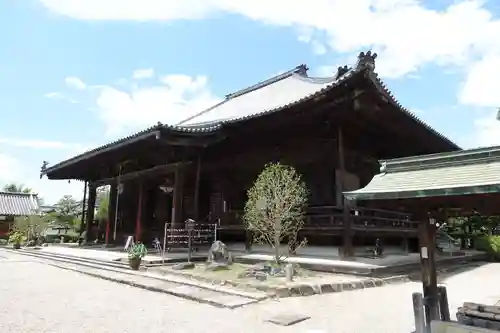 西大寺の本殿・本堂