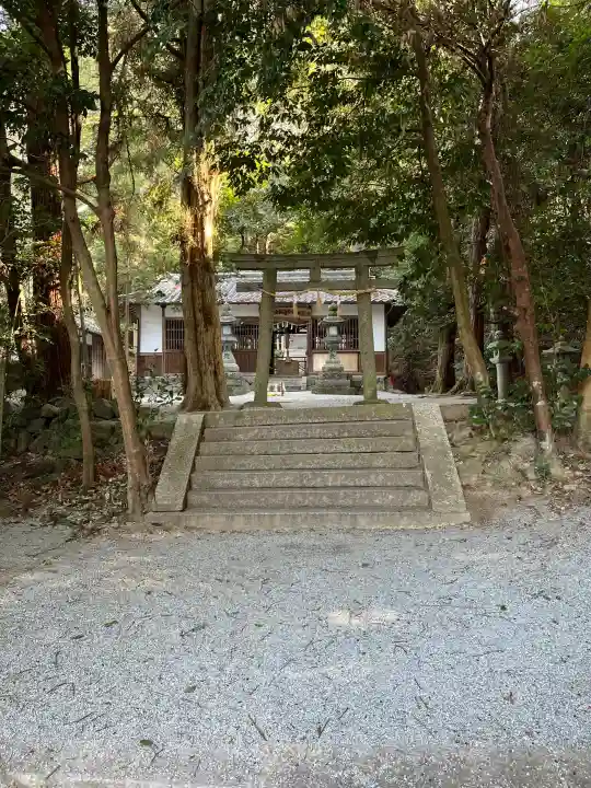 天香山神社の{uncategorized: "未分類", other: "その他", undefined: "問題あり", building: "その他建物", grave: "お墓", sacred_gate: "鳥居", guardian: "狛犬", statue: "像", buddha: "仏像", history: "歴史", nature: "自然", garden: "庭園", animal: "動物", pagoda: "塔", temizu: "手水舎", mountain_gate: "山門・神門", sanctuary: "本殿・本堂", subordinate: "末社・摂社", art: "芸術", scenery: "景色", jizo: "地蔵", ema: "絵馬", goshuin: "御朱印", omikuji: "おみくじ", items: "授与品その他", amulet: "お守り", goshuincho: "御朱印帳", eats: "食事", festival: "お祭り", votive_dance: "神楽", shichigosan: "七五三参", wedding: "結婚式", experience: "体験その他", initially: "初詣", around: "周辺", anti_infection: "感染症対策"}