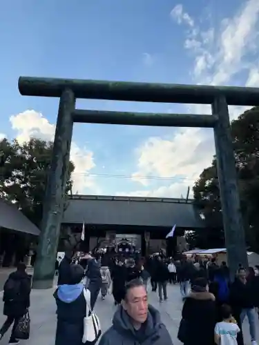 靖國神社の{uncategorized: "未分類", other: "その他", undefined: "問題あり", building: "その他建物", grave: "お墓", sacred_gate: "鳥居", guardian: "狛犬", statue: "像", buddha: "仏像", history: "歴史", nature: "自然", garden: "庭園", animal: "動物", pagoda: "塔", temizu: "手水舎", mountain_gate: "山門・神門", sanctuary: "本殿・本堂", subordinate: "末社・摂社", art: "芸術", scenery: "景色", jizo: "地蔵", ema: "絵馬", goshuin: "御朱印", omikuji: "おみくじ", items: "授与品その他", amulet: "お守り", goshuincho: "御朱印帳", eats: "食事", festival: "お祭り", votive_dance: "神楽", shichigosan: "七五三参", wedding: "結婚式", experience: "体験その他", initially: "初詣", around: "周辺", anti_infection: "感染症対策"}