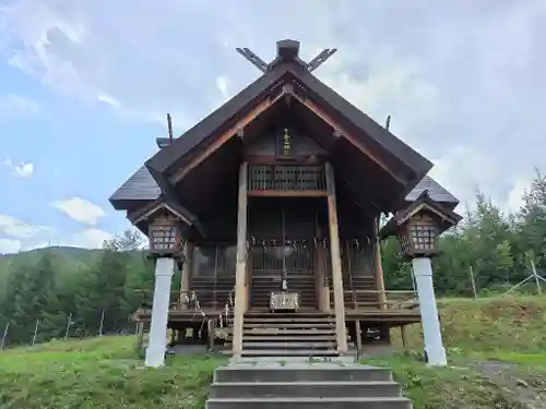 下金山神社の本殿