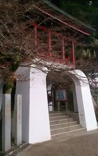 伊萬里神社の山門