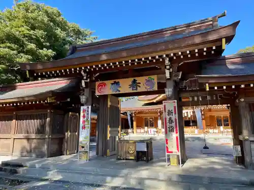 亀ケ池八幡宮の山門・神門