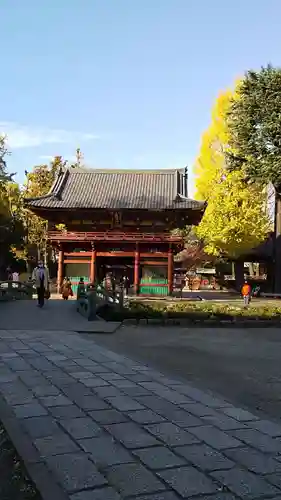 根津神社の山門