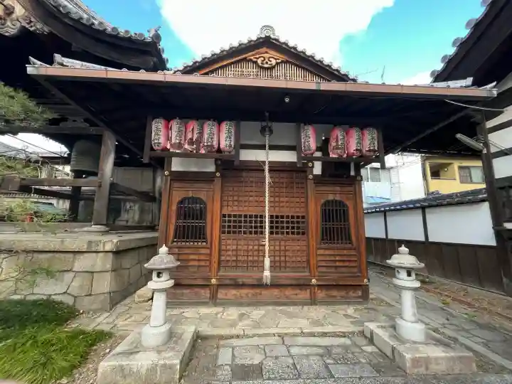 行願寺(革堂)の{uncategorized: "未分類", other: "その他", undefined: "問題あり", building: "その他建物", grave: "お墓", sacred_gate: "鳥居", guardian: "狛犬", statue: "像", buddha: "仏像", history: "歴史", nature: "自然", garden: "庭園", animal: "動物", pagoda: "塔", temizu: "手水舎", mountain_gate: "山門・神門", sanctuary: "本殿・本堂", subordinate: "末社・摂社", art: "芸術", scenery: "景色", jizo: "地蔵", ema: "絵馬", goshuin: "御朱印", omikuji: "おみくじ", items: "授与品その他", amulet: "お守り", goshuincho: "御朱印帳", eats: "食事", festival: "お祭り", votive_dance: "神楽", shichigosan: "七五三参", wedding: "結婚式", experience: "体験その他", initially: "初詣", around: "周辺", anti_infection: "感染症対策"}