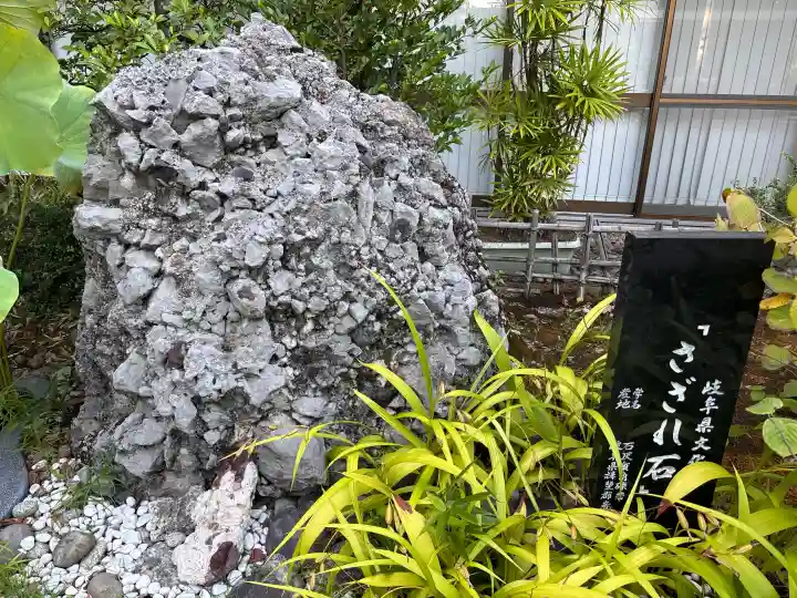 靖國神社の{uncategorized: "未分類", other: "その他", undefined: "問題あり", building: "その他建物", grave: "お墓", sacred_gate: "鳥居", guardian: "狛犬", statue: "像", buddha: "仏像", history: "歴史", nature: "自然", garden: "庭園", animal: "動物", pagoda: "塔", temizu: "手水舎", mountain_gate: "山門・神門", sanctuary: "本殿・本堂", subordinate: "末社・摂社", art: "芸術", scenery: "景色", jizo: "地蔵", ema: "絵馬", goshuin: "御朱印", omikuji: "おみくじ", items: "授与品その他", amulet: "お守り", goshuincho: "御朱印帳", eats: "食事", festival: "お祭り", votive_dance: "神楽", shichigosan: "七五三参", wedding: "結婚式", experience: "体験その他", initially: "初詣", around: "周辺", anti_infection: "感染症対策"}