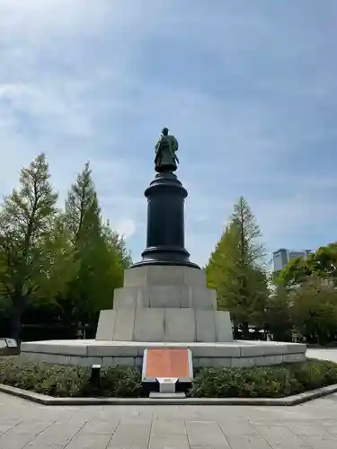 靖國神社の像