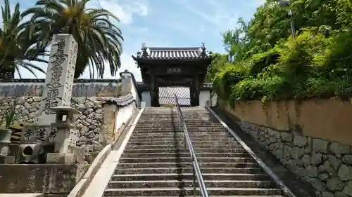 本蓮寺の山門