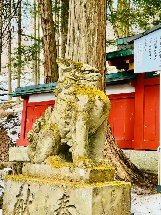 日光二荒山神社中宮祠の{uncategorized: "未分類", other: "その他", undefined: "問題あり", building: "その他建物", grave: "お墓", sacred_gate: "鳥居", guardian: "狛犬", statue: "像", buddha: "仏像", history: "歴史", nature: "自然", garden: "庭園", animal: "動物", pagoda: "塔", temizu: "手水舎", mountain_gate: "山門・神門", sanctuary: "本殿・本堂", subordinate: "末社・摂社", art: "芸術", scenery: "景色", jizo: "地蔵", ema: "絵馬", goshuin: "御朱印", omikuji: "おみくじ", items: "授与品その他", amulet: "お守り", goshuincho: "御朱印帳", eats: "食事", festival: "お祭り", votive_dance: "神楽", shichigosan: "七五三参", wedding: "結婚式", experience: "体験その他", initially: "初詣", around: "周辺", anti_infection: "感染症対策"}