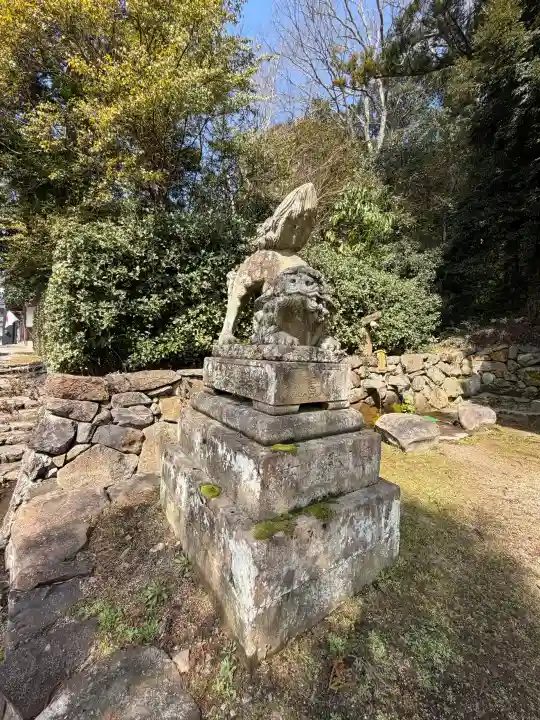 眞名井神社の{uncategorized: "未分類", other: "その他", undefined: "問題あり", building: "その他建物", grave: "お墓", sacred_gate: "鳥居", guardian: "狛犬", statue: "像", buddha: "仏像", history: "歴史", nature: "自然", garden: "庭園", animal: "動物", pagoda: "塔", temizu: "手水舎", mountain_gate: "山門・神門", sanctuary: "本殿・本堂", subordinate: "末社・摂社", art: "芸術", scenery: "景色", jizo: "地蔵", ema: "絵馬", goshuin: "御朱印", omikuji: "おみくじ", items: "授与品その他", amulet: "お守り", goshuincho: "御朱印帳", eats: "食事", festival: "お祭り", votive_dance: "神楽", shichigosan: "七五三参", wedding: "結婚式", experience: "体験その他", initially: "初詣", around: "周辺", anti_infection: "感染症対策"}