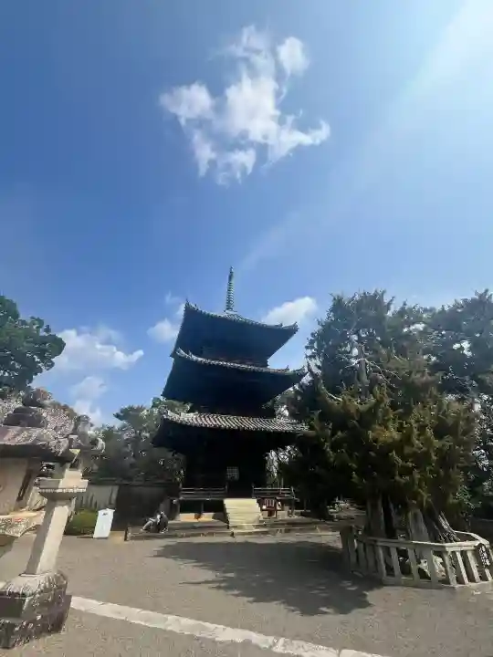 道成寺の{uncategorized: "未分類", other: "その他", undefined: "問題あり", building: "その他建物", grave: "お墓", sacred_gate: "鳥居", guardian: "狛犬", statue: "像", buddha: "仏像", history: "歴史", nature: "自然", garden: "庭園", animal: "動物", pagoda: "塔", temizu: "手水舎", mountain_gate: "山門・神門", sanctuary: "本殿・本堂", subordinate: "末社・摂社", art: "芸術", scenery: "景色", jizo: "地蔵", ema: "絵馬", goshuin: "御朱印", omikuji: "おみくじ", items: "授与品その他", amulet: "お守り", goshuincho: "御朱印帳", eats: "食事", festival: "お祭り", votive_dance: "神楽", shichigosan: "七五三参", wedding: "結婚式", experience: "体験その他", initially: "初詣", around: "周辺", anti_infection: "感染症対策"}