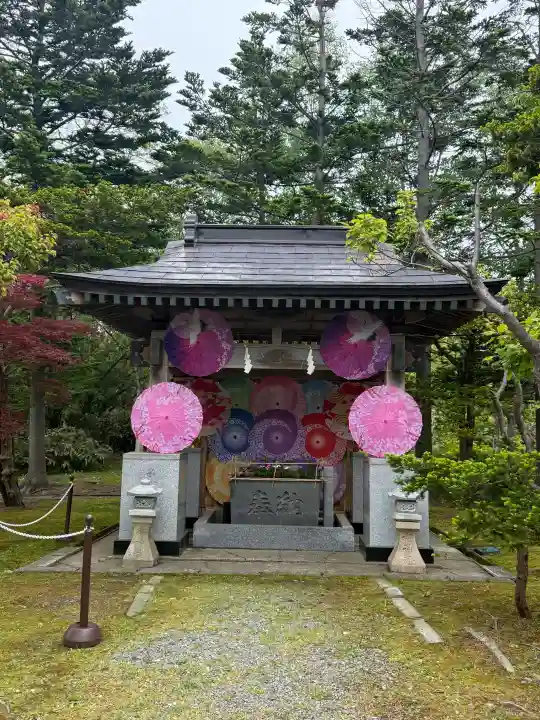寿都神社の{uncategorized: "未分類", other: "その他", undefined: "問題あり", building: "その他建物", grave: "お墓", sacred_gate: "鳥居", guardian: "狛犬", statue: "像", buddha: "仏像", history: "歴史", nature: "自然", garden: "庭園", animal: "動物", pagoda: "塔", temizu: "手水舎", mountain_gate: "山門・神門", sanctuary: "本殿・本堂", subordinate: "末社・摂社", art: "芸術", scenery: "景色", jizo: "地蔵", ema: "絵馬", goshuin: "御朱印", omikuji: "おみくじ", items: "授与品その他", amulet: "お守り", goshuincho: "御朱印帳", eats: "食事", festival: "お祭り", votive_dance: "神楽", shichigosan: "七五三参", wedding: "結婚式", experience: "体験その他", initially: "初詣", around: "周辺", anti_infection: "感染症対策"}