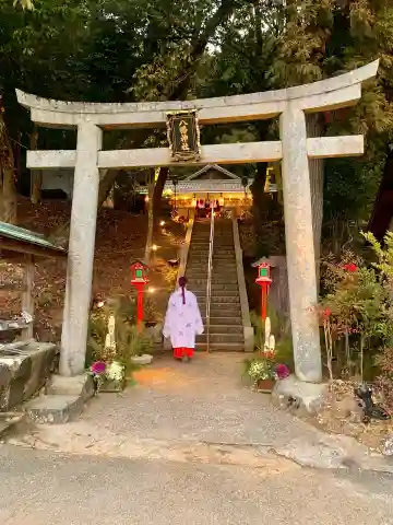 吉川八幡神社の{uncategorized: "未分類", other: "その他", undefined: "問題あり", building: "その他建物", grave: "お墓", sacred_gate: "鳥居", guardian: "狛犬", statue: "像", buddha: "仏像", history: "歴史", nature: "自然", garden: "庭園", animal: "動物", pagoda: "塔", temizu: "手水舎", mountain_gate: "山門・神門", sanctuary: "本殿・本堂", subordinate: "末社・摂社", art: "芸術", scenery: "景色", jizo: "地蔵", ema: "絵馬", goshuin: "御朱印", omikuji: "おみくじ", items: "授与品その他", amulet: "お守り", goshuincho: "御朱印帳", eats: "食事", festival: "お祭り", votive_dance: "神楽", shichigosan: "七五三参", wedding: "結婚式", experience: "体験その他", initially: "初詣", around: "周辺", anti_infection: "感染症対策"}