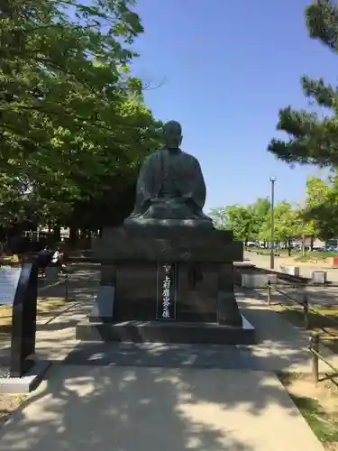 松岬神社の像