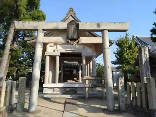 神明社の鳥居