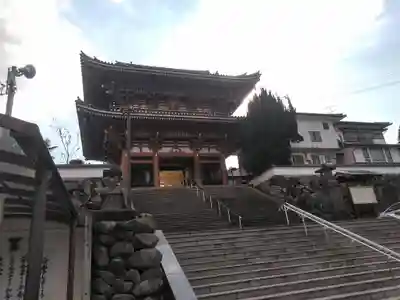 本佛寺の山門・神門