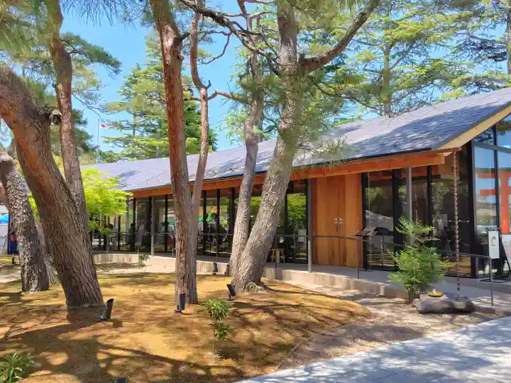 竹駒神社の{uncategorized: "未分類", other: "その他", undefined: "問題あり", building: "その他建物", grave: "お墓", sacred_gate: "鳥居", guardian: "狛犬", statue: "像", buddha: "仏像", history: "歴史", nature: "自然", garden: "庭園", animal: "動物", pagoda: "塔", temizu: "手水舎", mountain_gate: "山門・神門", sanctuary: "本殿・本堂", subordinate: "末社・摂社", art: "芸術", scenery: "景色", jizo: "地蔵", ema: "絵馬", goshuin: "御朱印", omikuji: "おみくじ", items: "授与品その他", amulet: "お守り", goshuincho: "御朱印帳", eats: "食事", festival: "お祭り", votive_dance: "神楽", shichigosan: "七五三参", wedding: "結婚式", experience: "体験その他", initially: "初詣", around: "周辺", anti_infection: "感染症対策"}