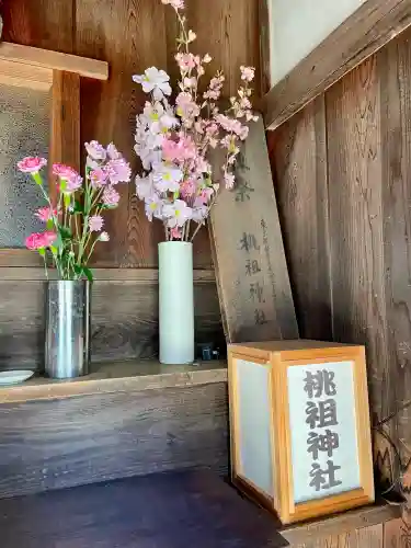 牛込柳町天祖神社の{uncategorized: "未分類", other: "その他", undefined: "問題あり", building: "その他建物", grave: "お墓", sacred_gate: "鳥居", guardian: "狛犬", statue: "像", buddha: "仏像", history: "歴史", nature: "自然", garden: "庭園", animal: "動物", pagoda: "塔", temizu: "手水舎", mountain_gate: "山門・神門", sanctuary: "本殿・本堂", subordinate: "末社・摂社", art: "芸術", scenery: "景色", jizo: "地蔵", ema: "絵馬", goshuin: "御朱印", omikuji: "おみくじ", items: "授与品その他", amulet: "お守り", goshuincho: "御朱印帳", eats: "食事", festival: "お祭り", votive_dance: "神楽", shichigosan: "七五三参", wedding: "結婚式", experience: "体験その他", initially: "初詣", around: "周辺", anti_infection: "感染症対策"}