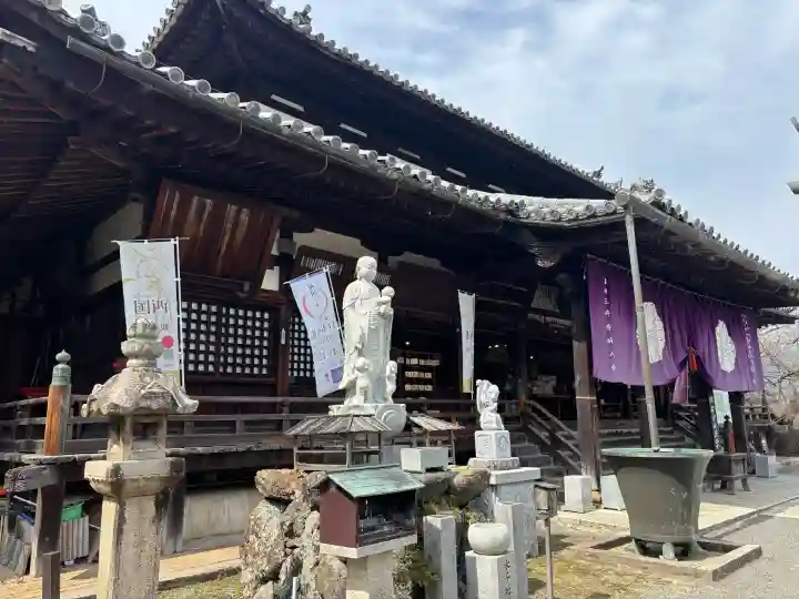 園城寺(三井寺)の{uncategorized: "未分類", other: "その他", undefined: "問題あり", building: "その他建物", grave: "お墓", sacred_gate: "鳥居", guardian: "狛犬", statue: "像", buddha: "仏像", history: "歴史", nature: "自然", garden: "庭園", animal: "動物", pagoda: "塔", temizu: "手水舎", mountain_gate: "山門・神門", sanctuary: "本殿・本堂", subordinate: "末社・摂社", art: "芸術", scenery: "景色", jizo: "地蔵", ema: "絵馬", goshuin: "御朱印", omikuji: "おみくじ", items: "授与品その他", amulet: "お守り", goshuincho: "御朱印帳", eats: "食事", festival: "お祭り", votive_dance: "神楽", shichigosan: "七五三参", wedding: "結婚式", experience: "体験その他", initially: "初詣", around: "周辺", anti_infection: "感染症対策"}
