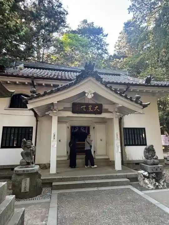 豊川閣 妙厳寺の{uncategorized: "未分類", other: "その他", undefined: "問題あり", building: "その他建物", grave: "お墓", sacred_gate: "鳥居", guardian: "狛犬", statue: "像", buddha: "仏像", history: "歴史", nature: "自然", garden: "庭園", animal: "動物", pagoda: "塔", temizu: "手水舎", mountain_gate: "山門・神門", sanctuary: "本殿・本堂", subordinate: "末社・摂社", art: "芸術", scenery: "景色", jizo: "地蔵", ema: "絵馬", goshuin: "御朱印", omikuji: "おみくじ", items: "授与品その他", amulet: "お守り", goshuincho: "御朱印帳", eats: "食事", festival: "お祭り", votive_dance: "神楽", shichigosan: "七五三参", wedding: "結婚式", experience: "体験その他", initially: "初詣", around: "周辺", anti_infection: "感染症対策"}