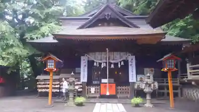 新倉富士浅間神社の本殿・本堂