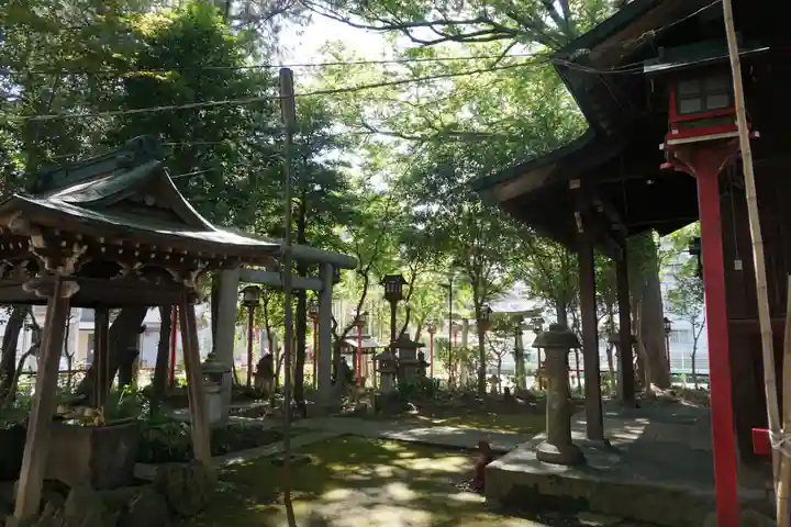 四本木稲荷神社の手水舎