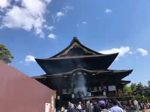 善光寺の{uncategorized: "未分類", other: "その他", undefined: "問題あり", building: "その他建物", grave: "お墓", sacred_gate: "鳥居", guardian: "狛犬", statue: "像", buddha: "仏像", history: "歴史", nature: "自然", garden: "庭園", animal: "動物", pagoda: "塔", temizu: "手水舎", mountain_gate: "山門・神門", sanctuary: "本殿・本堂", subordinate: "末社・摂社", art: "芸術", scenery: "景色", jizo: "地蔵", ema: "絵馬", goshuin: "御朱印", omikuji: "おみくじ", items: "授与品その他", amulet: "お守り", goshuincho: "御朱印帳", eats: "食事", festival: "お祭り", votive_dance: "神楽", shichigosan: "七五三参", wedding: "結婚式", experience: "体験その他", initially: "初詣", around: "周辺", anti_infection: "感染症対策"}