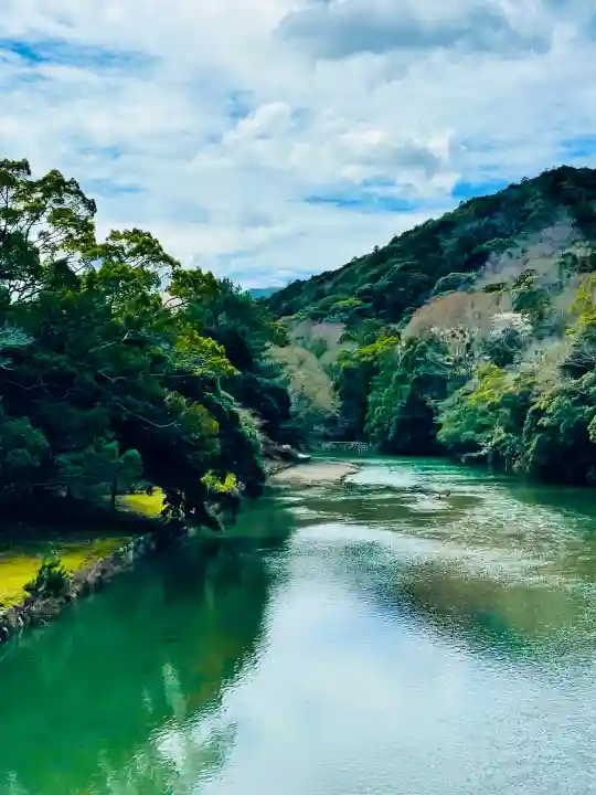 伊勢神宮内宮(皇大神宮)の{uncategorized: "未分類", other: "その他", undefined: "問題あり", building: "その他建物", grave: "お墓", sacred_gate: "鳥居", guardian: "狛犬", statue: "像", buddha: "仏像", history: "歴史", nature: "自然", garden: "庭園", animal: "動物", pagoda: "塔", temizu: "手水舎", mountain_gate: "山門・神門", sanctuary: "本殿・本堂", subordinate: "末社・摂社", art: "芸術", scenery: "景色", jizo: "地蔵", ema: "絵馬", goshuin: "御朱印", omikuji: "おみくじ", items: "授与品その他", amulet: "お守り", goshuincho: "御朱印帳", eats: "食事", festival: "お祭り", votive_dance: "神楽", shichigosan: "七五三参", wedding: "結婚式", experience: "体験その他", initially: "初詣", around: "周辺", anti_infection: "感染症対策"}