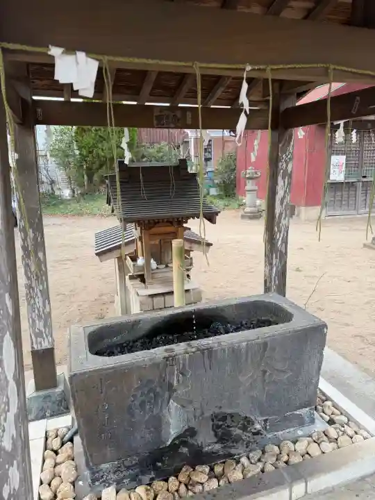 水海道鎮守 八幡神社の{uncategorized: "未分類", other: "その他", undefined: "問題あり", building: "その他建物", grave: "お墓", sacred_gate: "鳥居", guardian: "狛犬", statue: "像", buddha: "仏像", history: "歴史", nature: "自然", garden: "庭園", animal: "動物", pagoda: "塔", temizu: "手水舎", mountain_gate: "山門・神門", sanctuary: "本殿・本堂", subordinate: "末社・摂社", art: "芸術", scenery: "景色", jizo: "地蔵", ema: "絵馬", goshuin: "御朱印", omikuji: "おみくじ", items: "授与品その他", amulet: "お守り", goshuincho: "御朱印帳", eats: "食事", festival: "お祭り", votive_dance: "神楽", shichigosan: "七五三参", wedding: "結婚式", experience: "体験その他", initially: "初詣", around: "周辺", anti_infection: "感染症対策"}