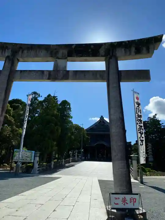 豊川稲荷の{uncategorized: "未分類", other: "その他", undefined: "問題あり", building: "その他建物", grave: "お墓", sacred_gate: "鳥居", guardian: "狛犬", statue: "像", buddha: "仏像", history: "歴史", nature: "自然", garden: "庭園", animal: "動物", pagoda: "塔", temizu: "手水舎", mountain_gate: "山門・神門", sanctuary: "本殿・本堂", subordinate: "末社・摂社", art: "芸術", scenery: "景色", jizo: "地蔵", ema: "絵馬", goshuin: "御朱印", omikuji: "おみくじ", items: "授与品その他", amulet: "お守り", goshuincho: "御朱印帳", eats: "食事", festival: "お祭り", votive_dance: "神楽", shichigosan: "七五三参", wedding: "結婚式", experience: "体験その他", initially: "初詣", around: "周辺", anti_infection: "感染症対策"}
