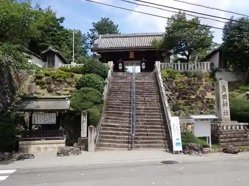 多田神社の山門