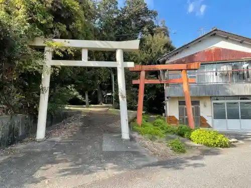 尾白稲荷神社(岐阜県)
