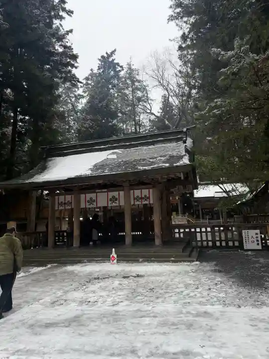 諏訪大社の{uncategorized: "未分類", other: "その他", undefined: "問題あり", building: "その他建物", grave: "お墓", sacred_gate: "鳥居", guardian: "狛犬", statue: "像", buddha: "仏像", history: "歴史", nature: "自然", garden: "庭園", animal: "動物", pagoda: "塔", temizu: "手水舎", mountain_gate: "山門・神門", sanctuary: "本殿・本堂", subordinate: "末社・摂社", art: "芸術", scenery: "景色", jizo: "地蔵", ema: "絵馬", goshuin: "御朱印", omikuji: "おみくじ", items: "授与品その他", amulet: "お守り", goshuincho: "御朱印帳", eats: "食事", festival: "お祭り", votive_dance: "神楽", shichigosan: "七五三参", wedding: "結婚式", experience: "体験その他", initially: "初詣", around: "周辺", anti_infection: "感染症対策"}