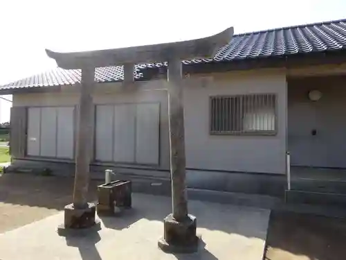 諏訪神社の鳥居