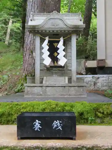 新屋山神社奥宮の末社