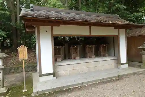 往馬坐伊古麻都比古神社の末社・摂社